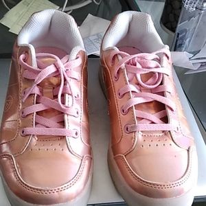 Air walk  pair of tennis shoes